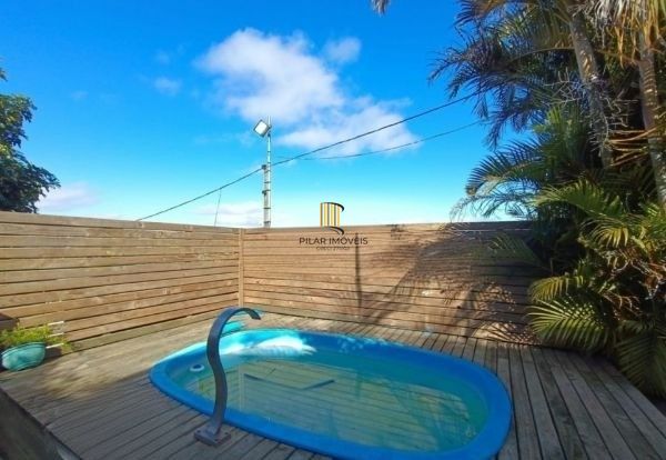 Casa no bairro Jardim do Salso com 2 dormitórios e 4 vagas