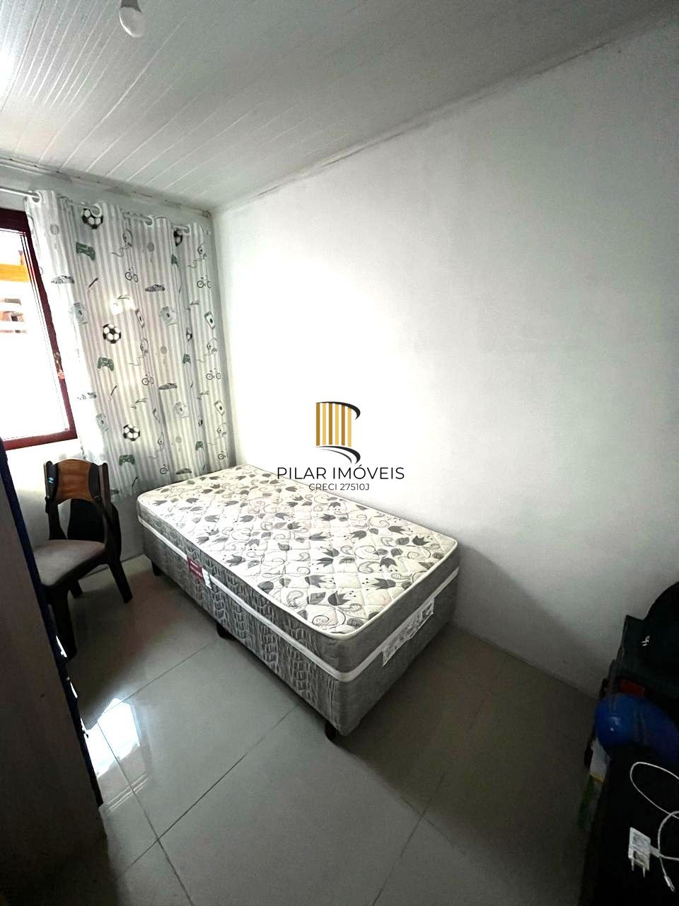 Casa térrea de 3 dormitórios e amplo pátio