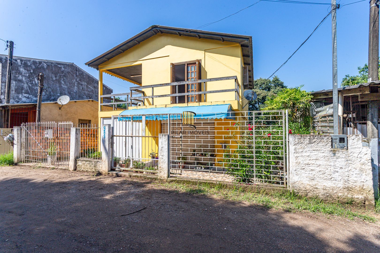 Casa sobrado em Viamão com loja e apartamento