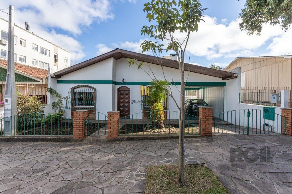 Casa no bairro Vila Ipiranga de 3 dormitórios e 3 vagas