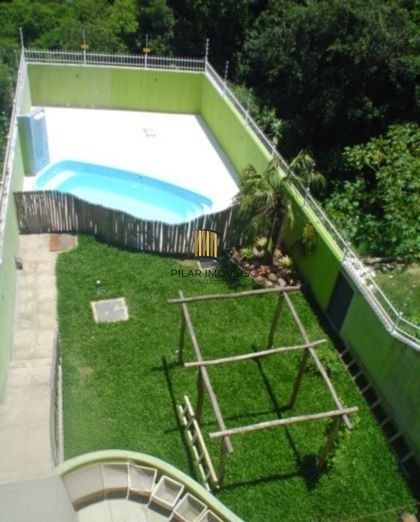 Casa sobrado no bairro Jardim Sabará de 3 dormitórios e 4 vagas
