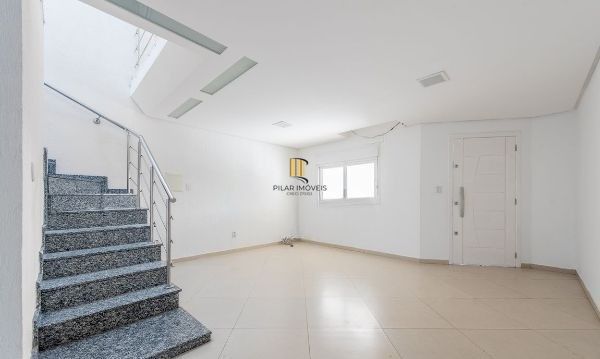 Casa sobrado no bairro Vila Ipiranga de 3 dormitórios e 2 vagas