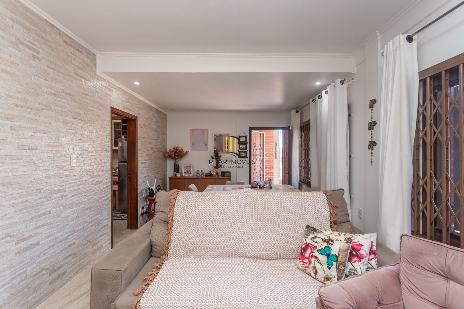 Casa 3 dormitórios no bairro Camaquã