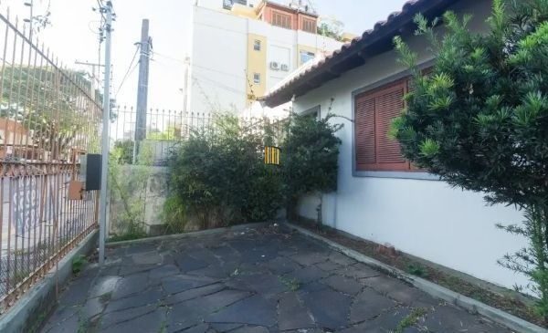 Casa no bairro Jardim Botânico de 4 dormitórios e 3 vagas