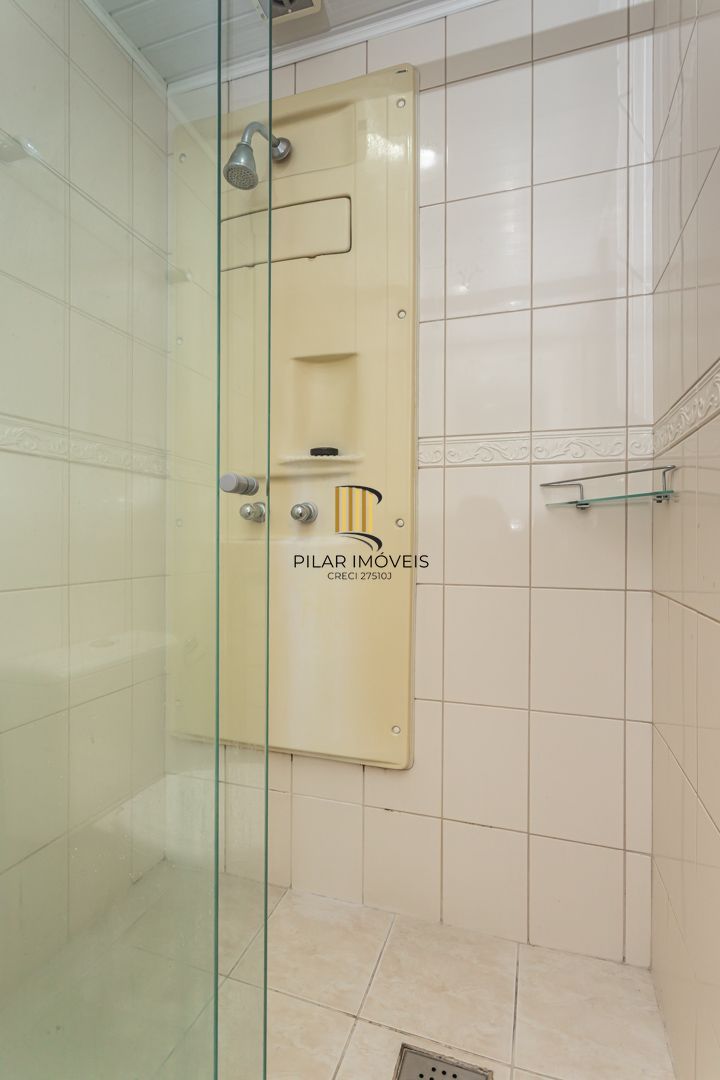 Apartamento na Cidade Baixa de 2 dormitórios e vaga DESOCUPADO