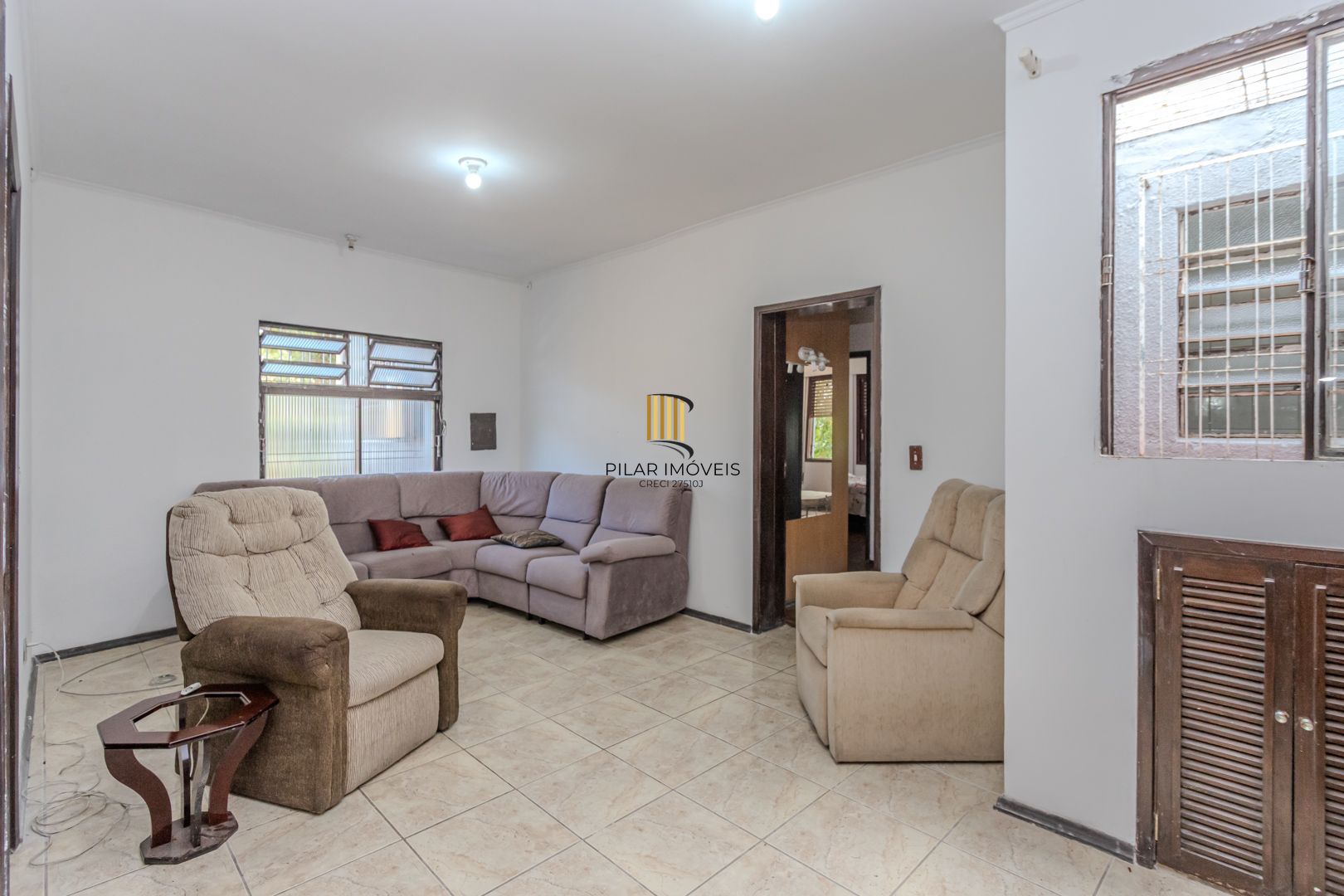 Prédio Residencial no Passo D'areia com 8 dormitórios e 8 vagas