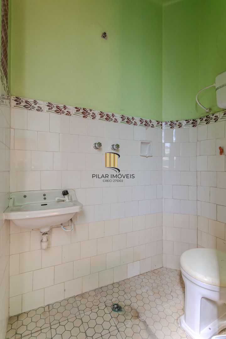 Casa sobrado no Partenon com 5 dormitórios e 4 vagas