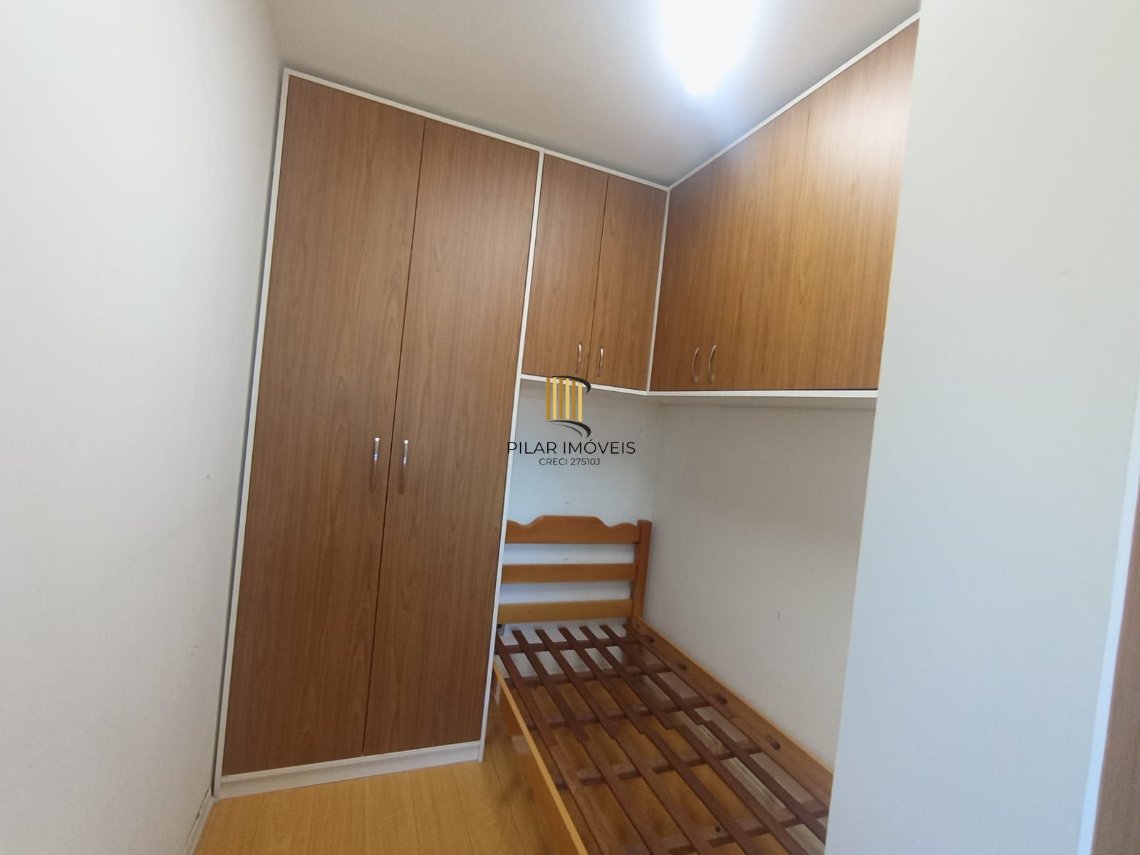 Apartamento no bairro Teresópolis de 2 dormitórios e vaga DESOCUPADO