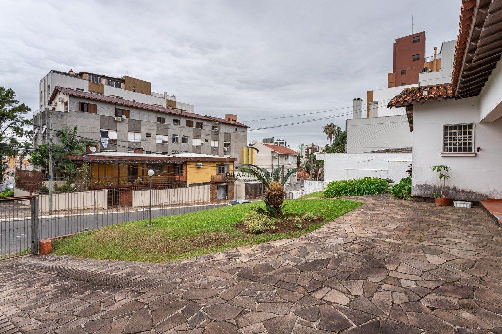 Casa no bairro Petrópolis de 3 dormitórios