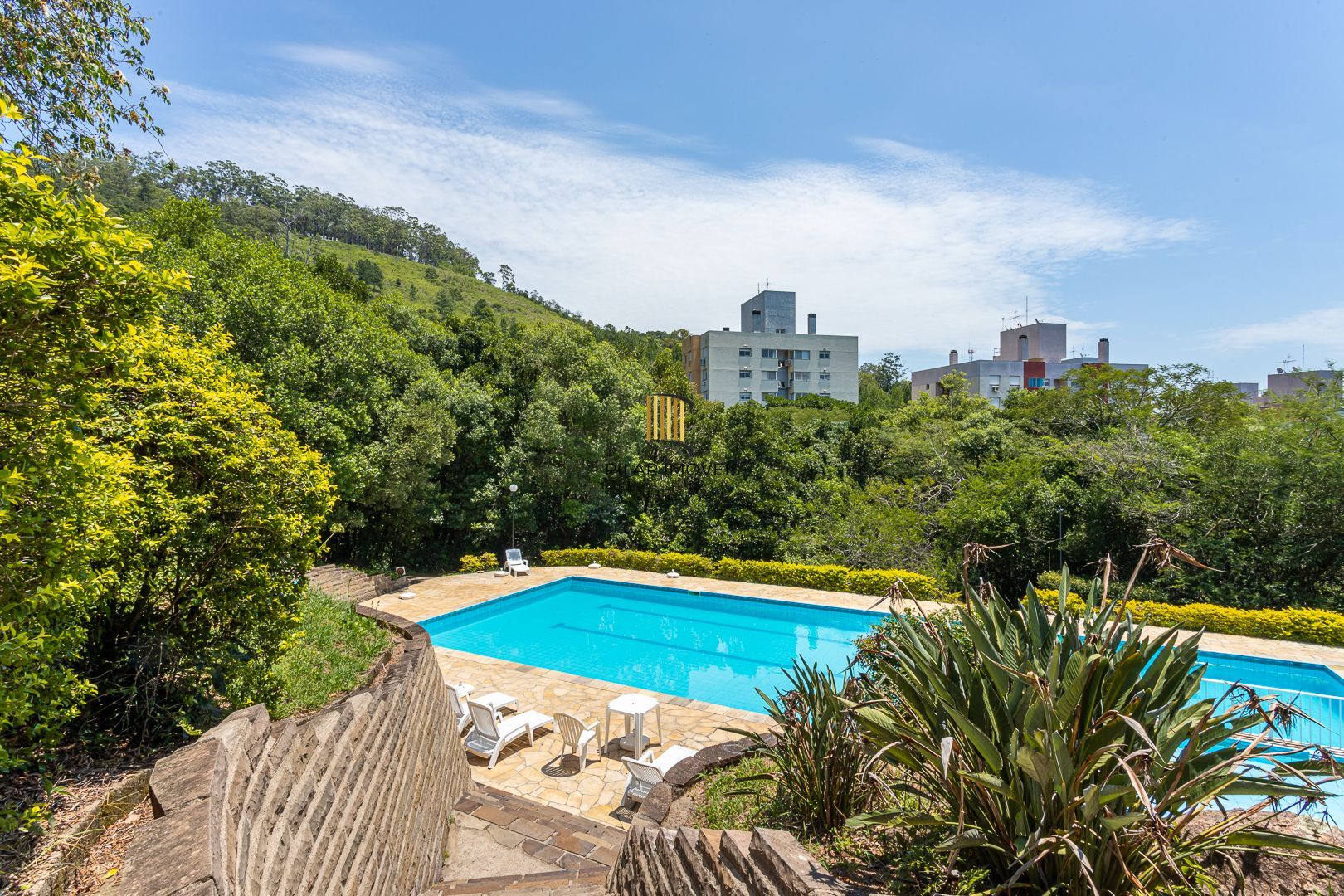 Apartamento diferenciado no bairro Nonoai de 3 dormitórios 2 vagas e infra