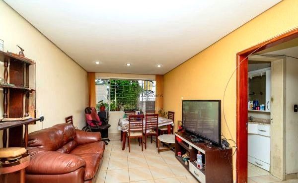 Apartamento no bairro Tristeza de 2 dormitórios e dependência