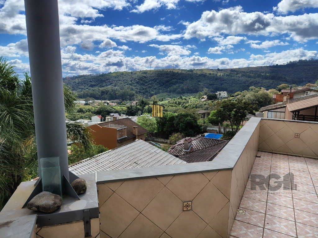 Casa sobrado com 300m² na Vila Nova de 3 dormitórios e 4 vagas