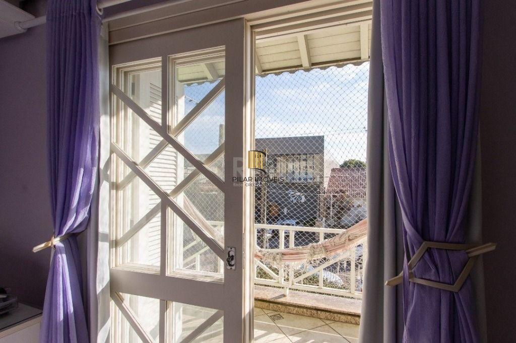 Casa 3 dormitórios no bairro Cristal