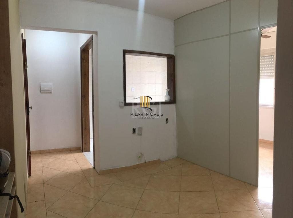 Apartamento 01 dormitório, no bairro Rubem Berta, em Porto Alegre - RS.