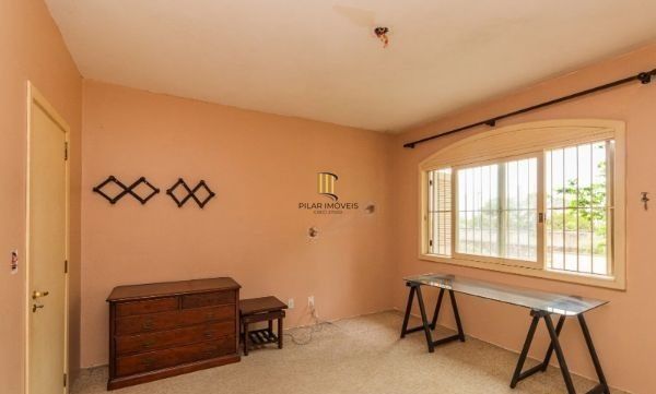 CASA DESOCUPADA E SEMI MOBILIADA, COM SUÍTE MASTER, SACADA, VISTA PANORÂMICA, EM AMPLO TERRENO NO SANTA TEREZA