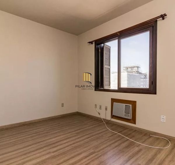 Apartamento amplo no bairro Tristeza de 3 dormitórios e 2 vagas