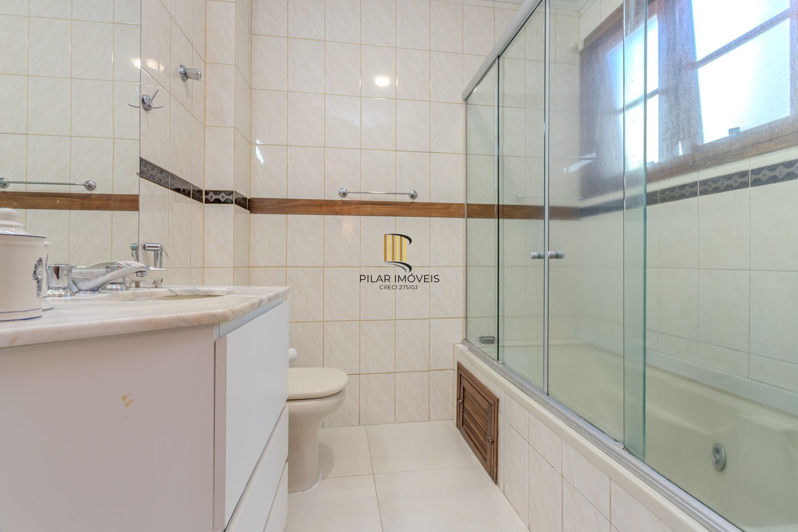 Cobertura duplex no bairro Petrópolis de 3 dormitórios vaga e terraço