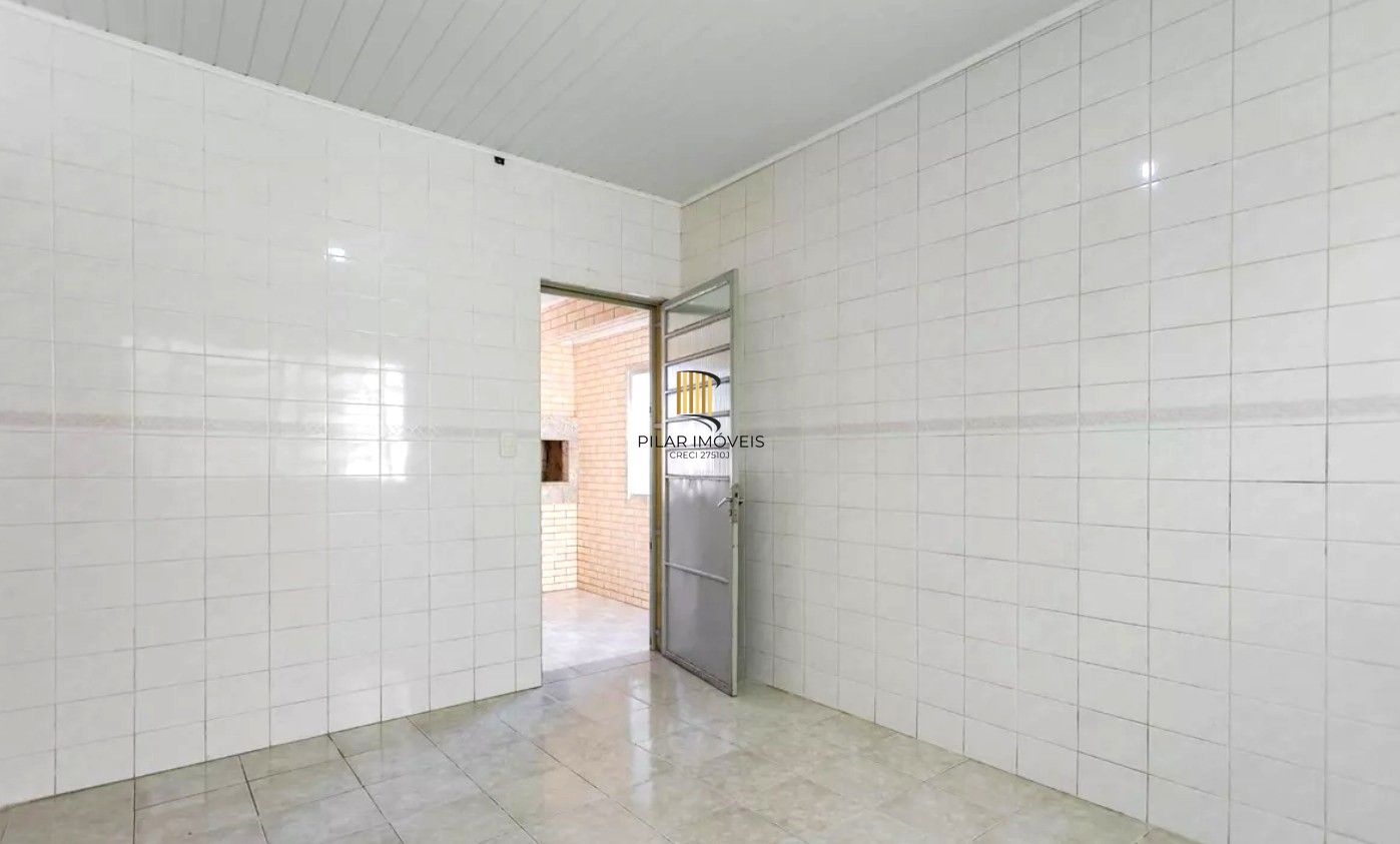 Casa no bairro Jardim Sabará de 4 dormitórios e 3 vagas DESOCUPADA