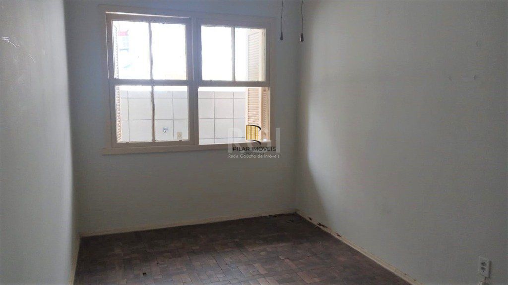 Apartamento na Cidade Baixa de 1 dormitório térreo desocupado