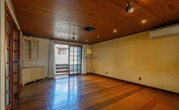 Casa sobrado no bairro Bela Vista de 3 dormitórios e 3 vagas DESOCUPADA