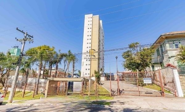 Apartamento de 2 dormitórios e vaga no bairro Santo Antônio desocupado