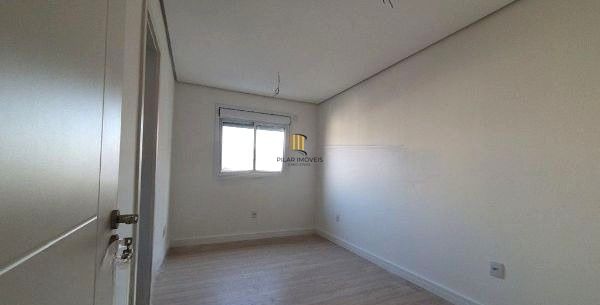 Apartamento no Passo D'areia de 2 dormitórios e 2 vagas DESOCUPADO