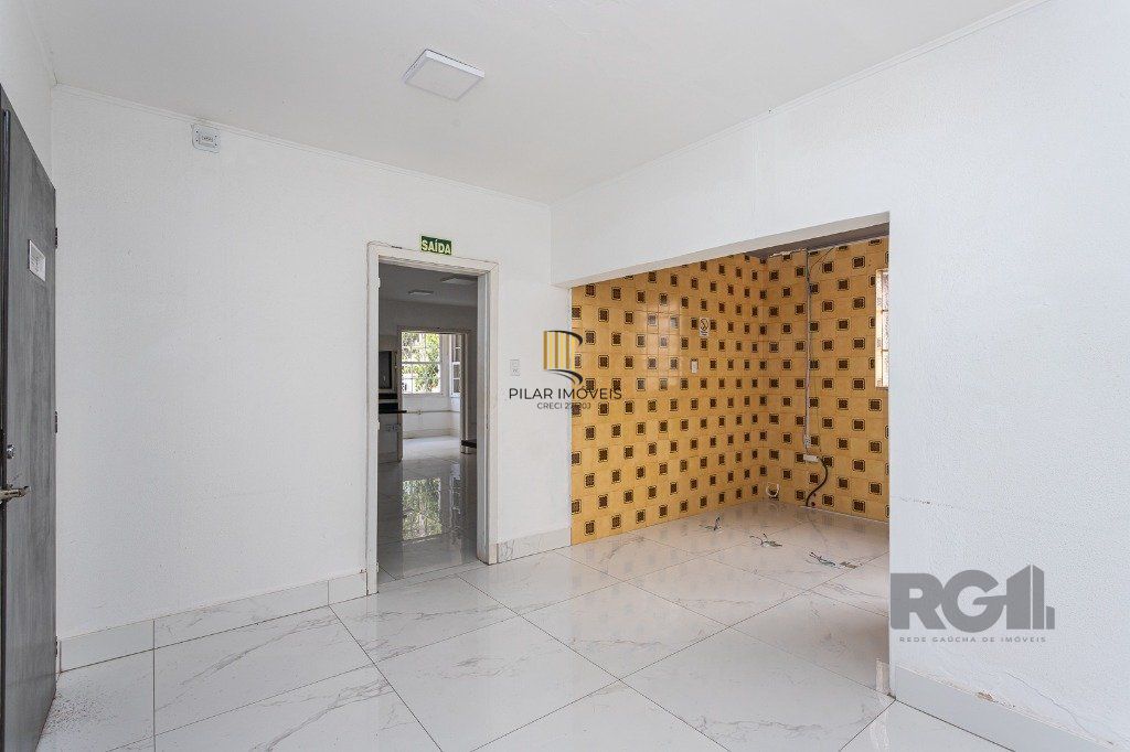 Casa Espaçosa de 3 Dormitórios à Venda no Bairro Moinhos De Vento!