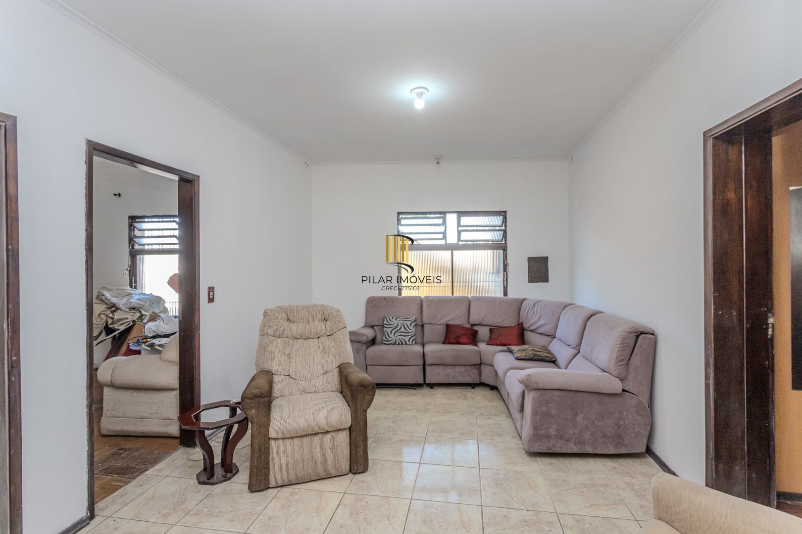 Prédio Comercial no Passo D'areia com 8 dormitórios e 8 vagas