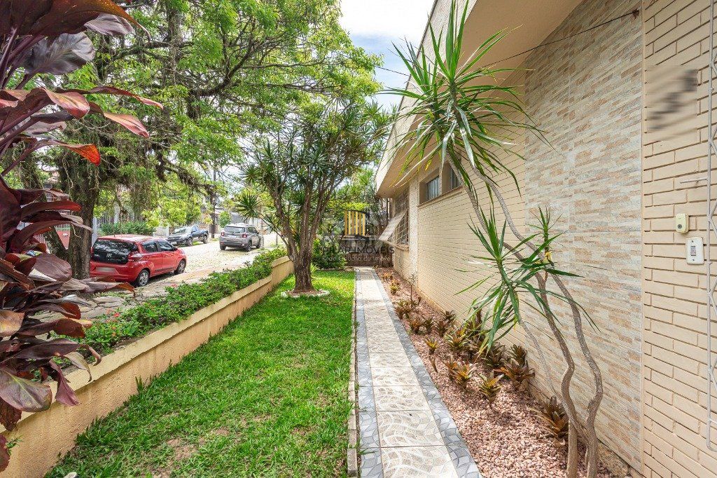 Casa para Venda - 740m², 5 dormitórios, sendo 1 suites, 3 vagas - Vila Assunção