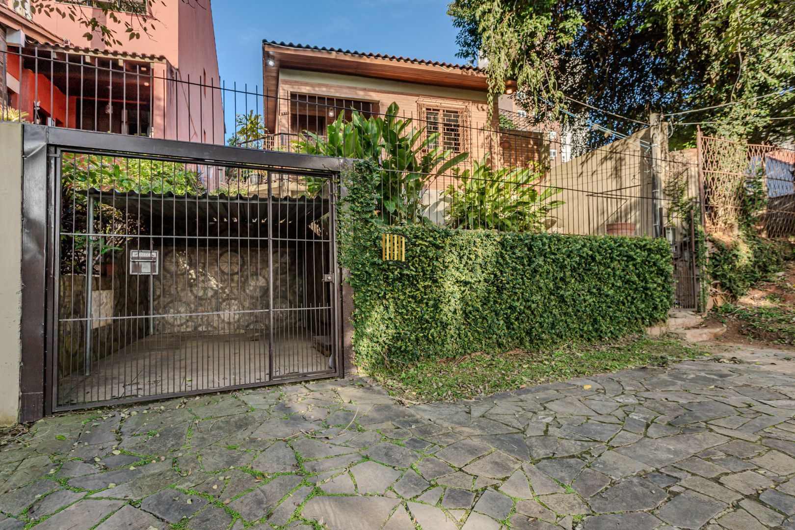 Casa no Jardim Botânico de 2 dormitórios 1 vaga e amplo terreno
