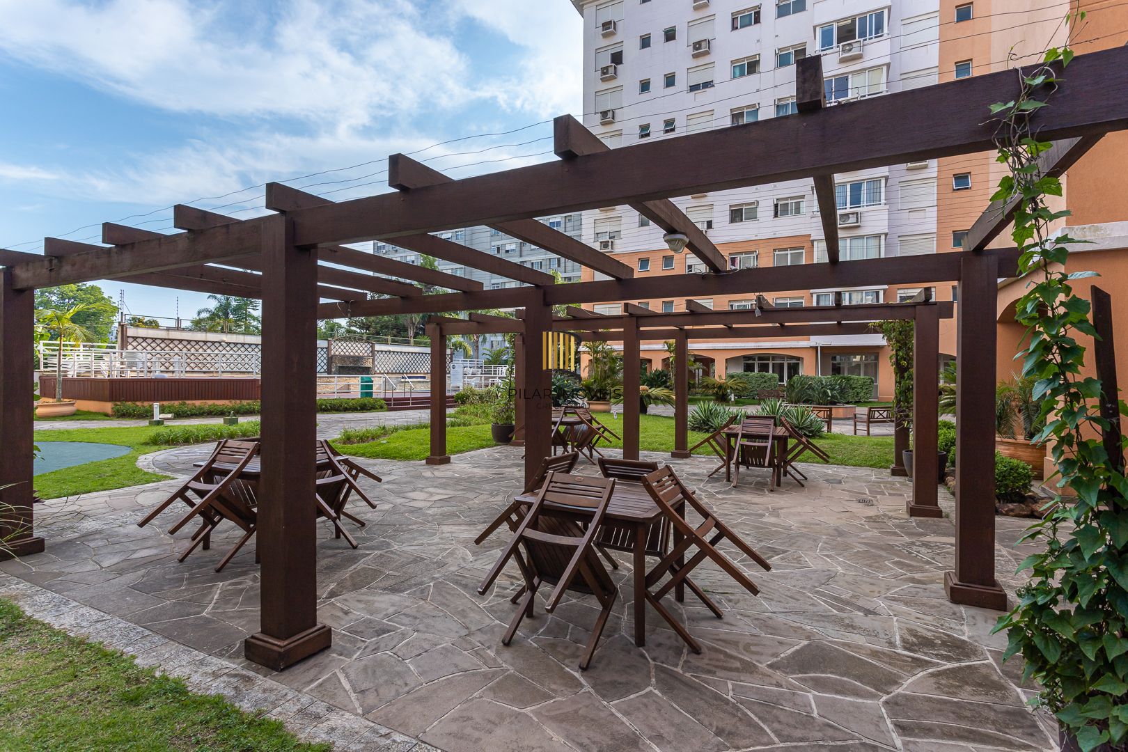 Apartamento de 3 dormitórios vaga e infra