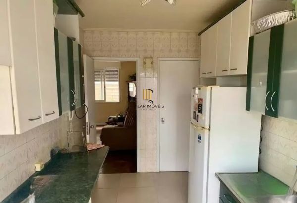 Apartamento no Petrópolis de 2 dormitórios e 2 vagas