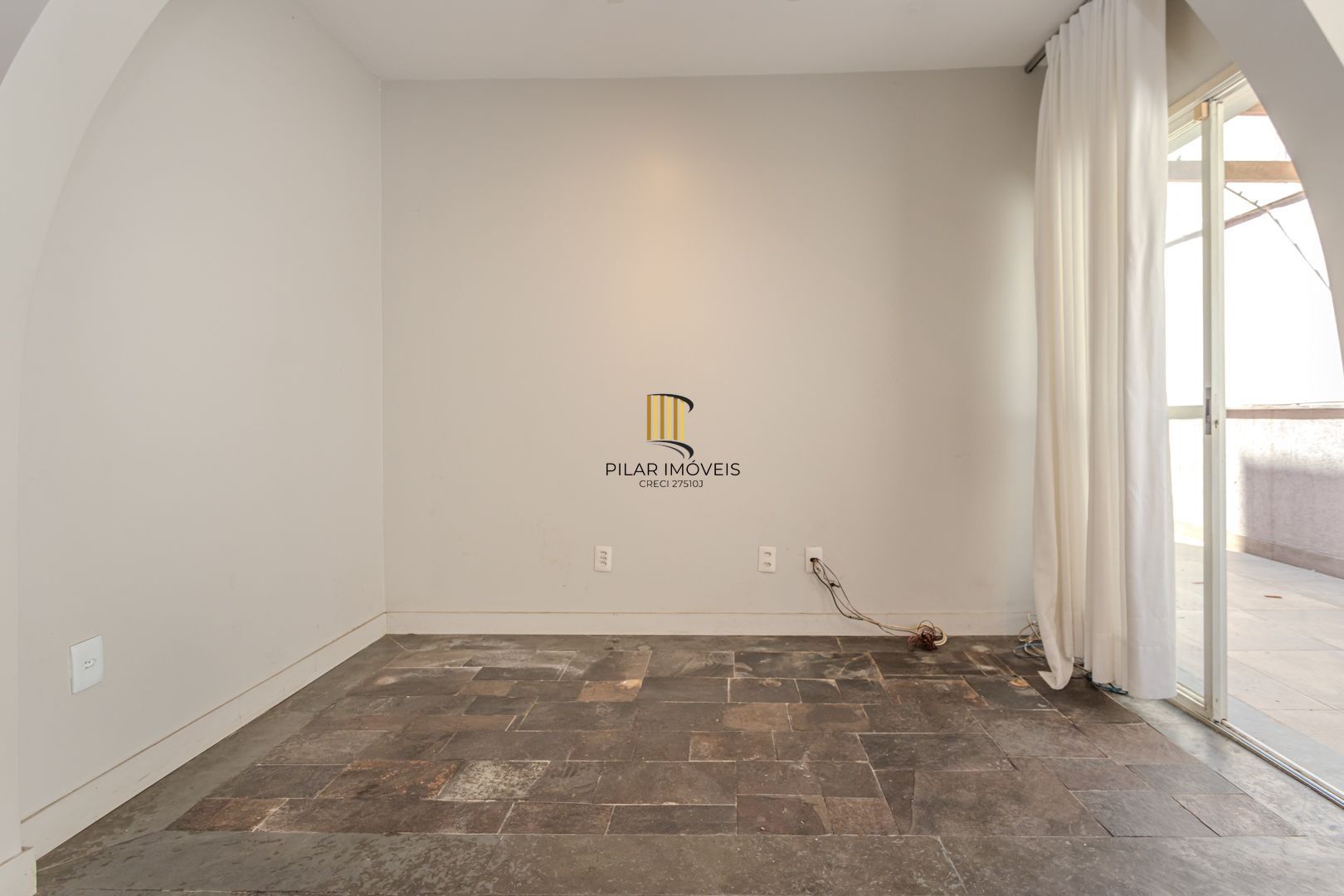 Apartamento garden no bairro Santa Cecilia de 2 dormitórios e vaga