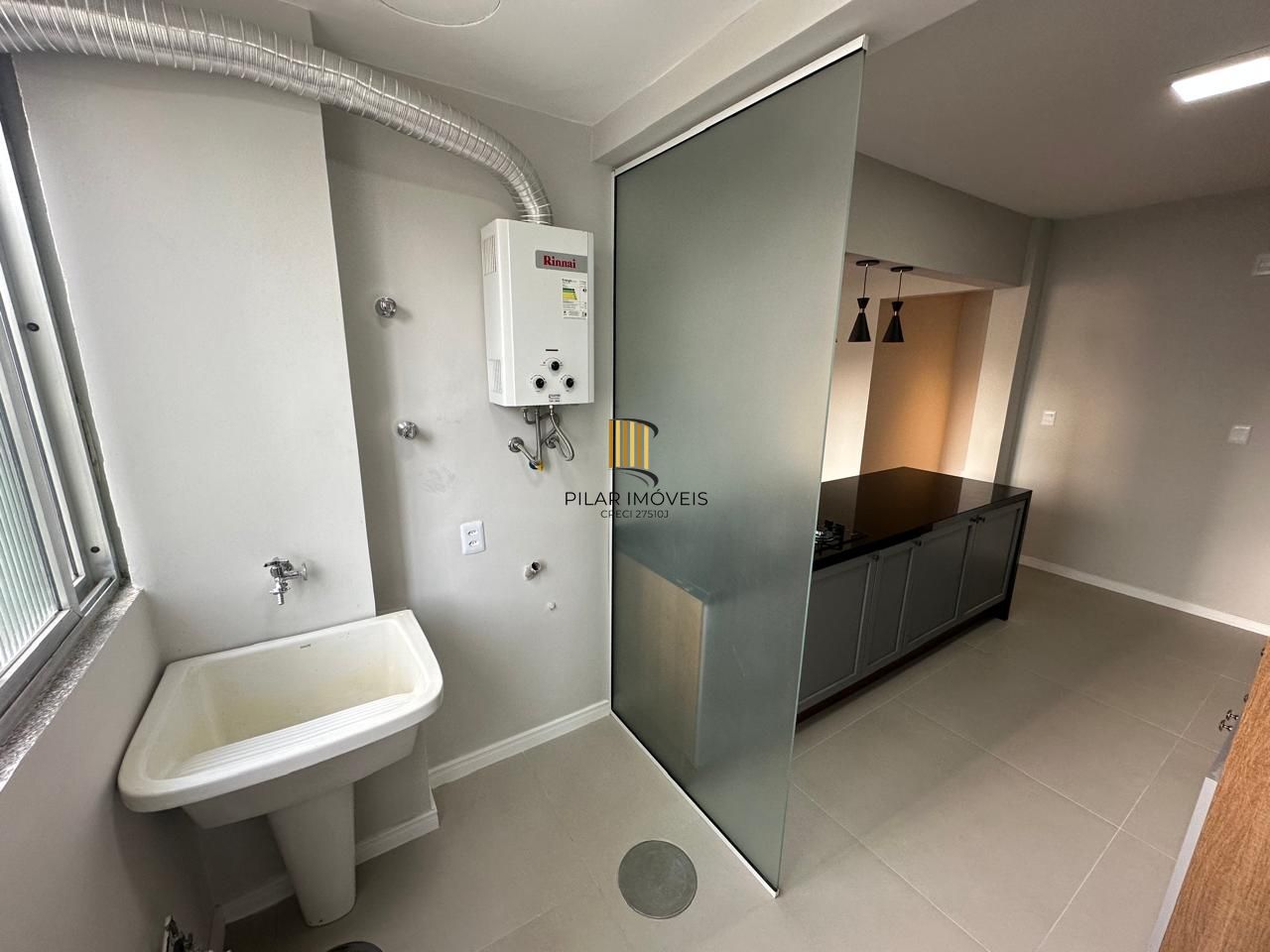 APTO COM 02 DORM. DEPENDENCIA EMP, TODO REFORMADO , SEMI-MOBILIADO, GARAGEM,  ELEVADOR