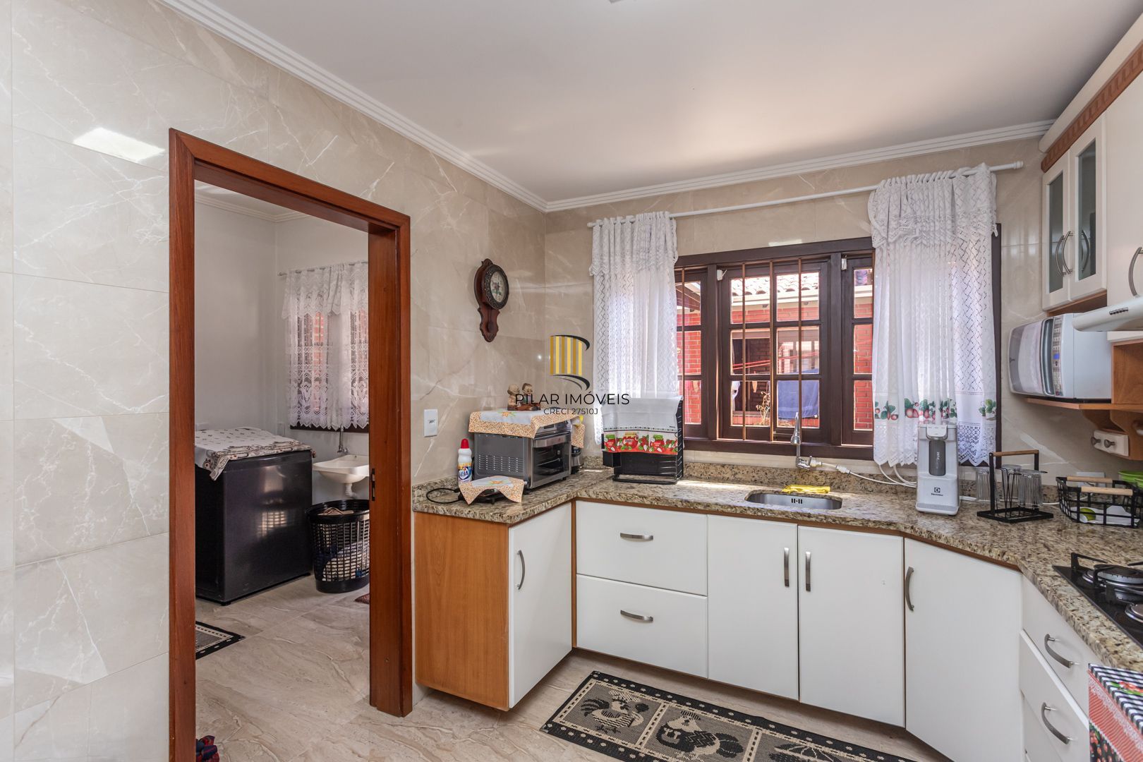 Casa 3 dormitórios no bairro Camaquã