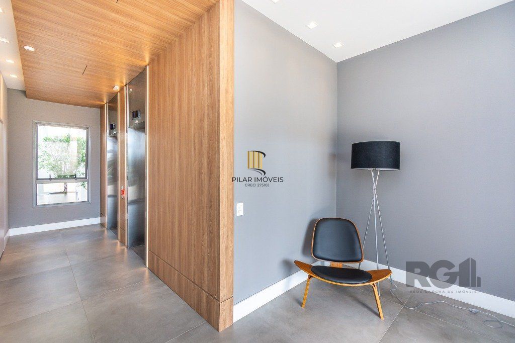 Apartamento no bairro Tristeza de 3 dormitórios e 2 vagas