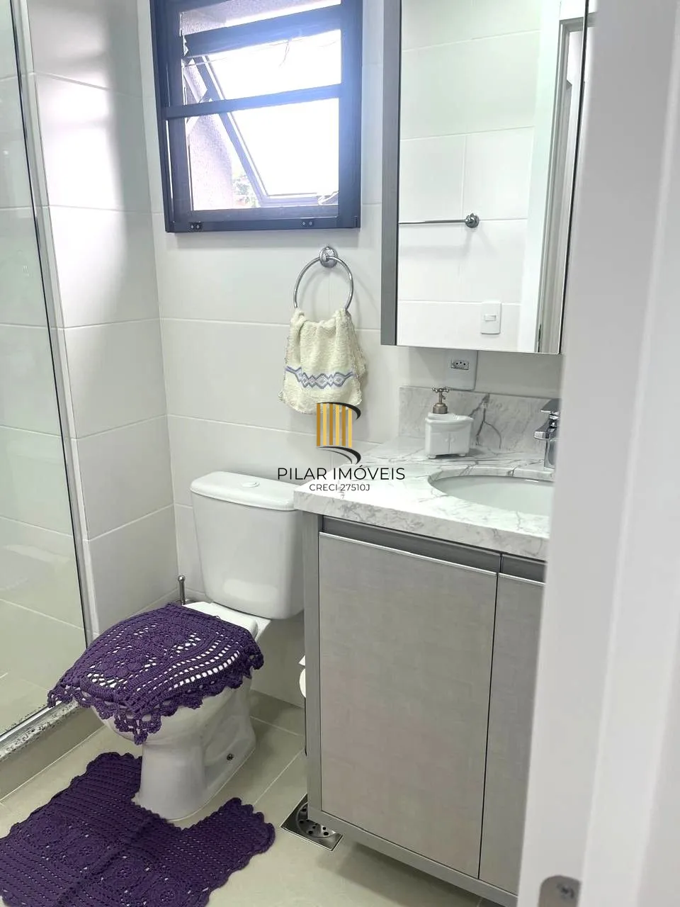 Apartamento no bairro Cristal de 2 dormitórios e vaga MOBILIADO