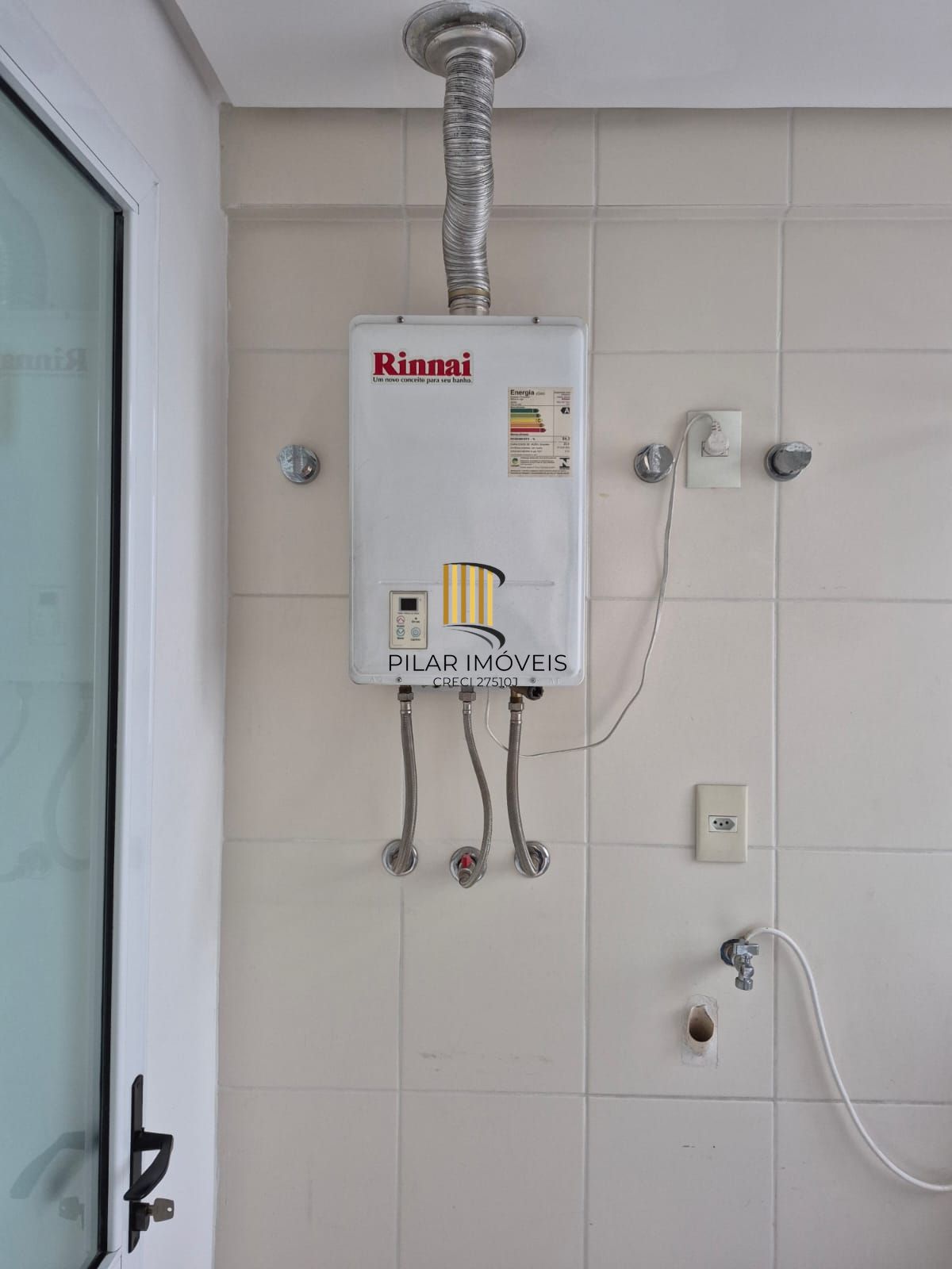 Apartamento no Centro de 2 dormitórios e 2 vagas DESOCUPADO