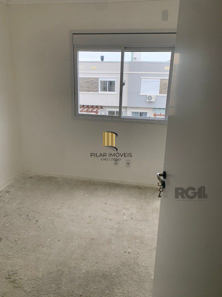 Sobrado novo com aproximadamente 88m² no bairro Vila Nova.