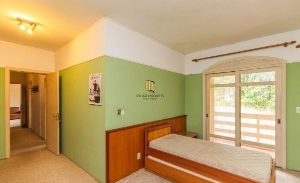 CASA DESOCUPADA E SEMI MOBILIADA, COM SUÍTE MASTER, SACADA, VISTA PANORÂMICA, EM AMPLO TERRENO NO SANTA TEREZA