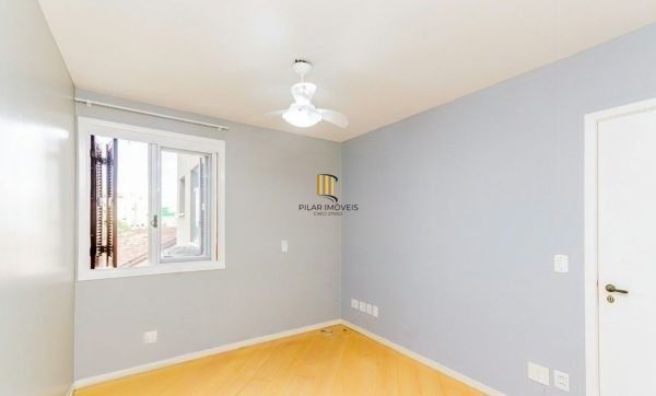 Apartamento no Passo D'areia de 2 dormitórios e 2 vagas DESOCUPADO