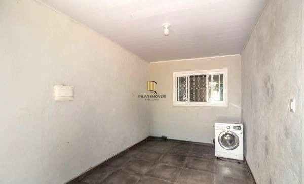 Casa no bairro Jardim Carvalho de 2 dormitórios e amplo pátio