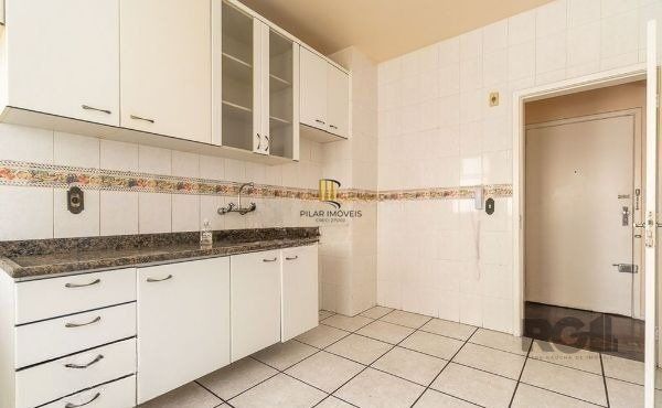 Apartamento de 2 dormitórios dependência e vaga