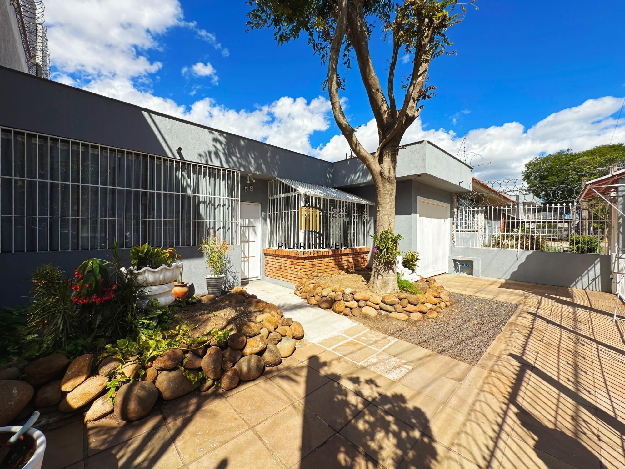 Casa 3 dormitórios no bairro Medianeira