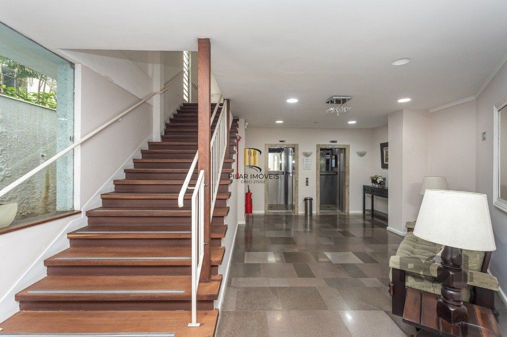 Apartamento no bairro Floresta de 3 dormitórios e vaga DESOCUPADO