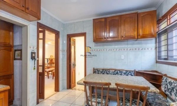 Casa sobrado no bairro Sarandi de 3 dormitórios e 2 vagas