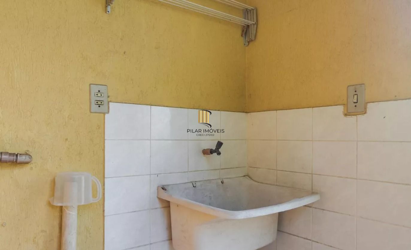 Casa no bairro Jardim Sabará de 4 dormitórios e 3 vagas DESOCUPADA