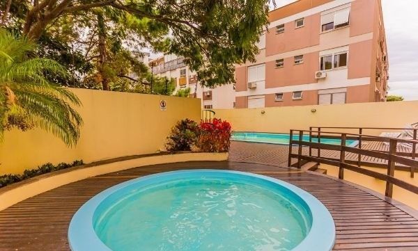 Apartamento no Menino Deus de 2 dormitórios e vaga