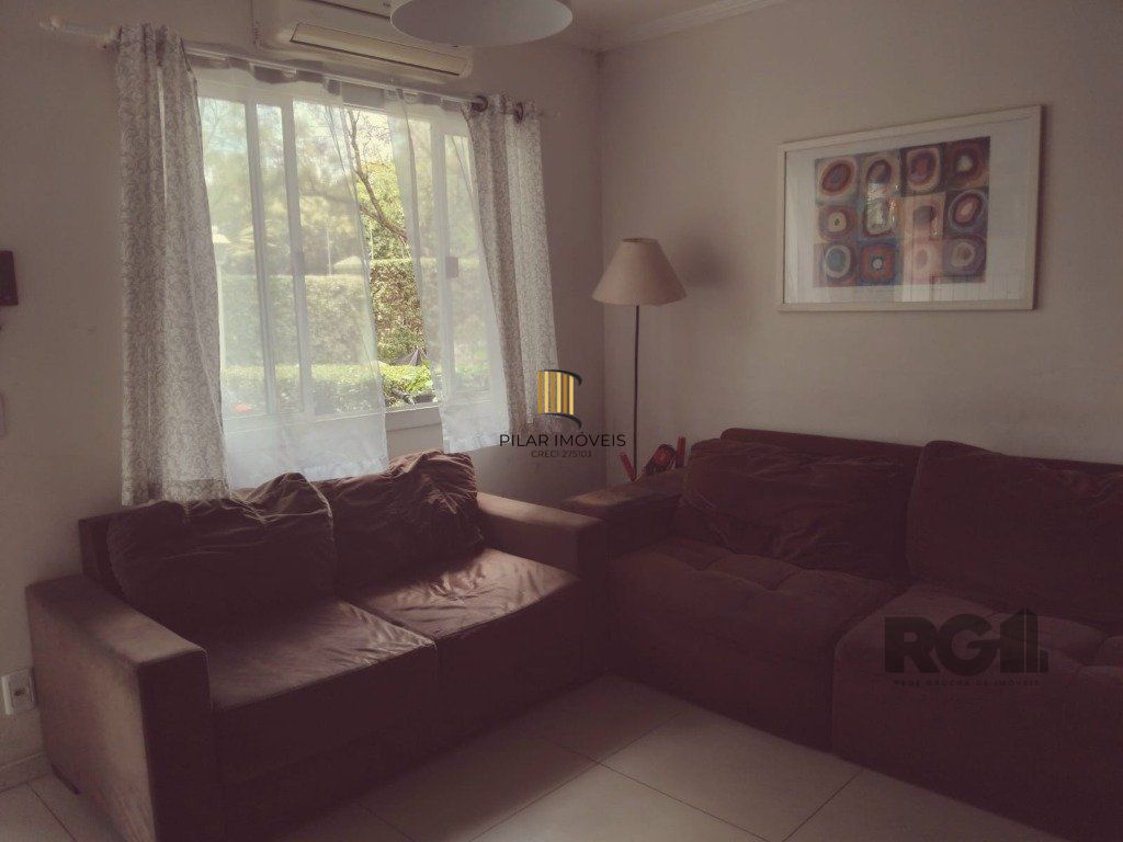 Casa em condomínio no Sarandi de 2d vaga e infra