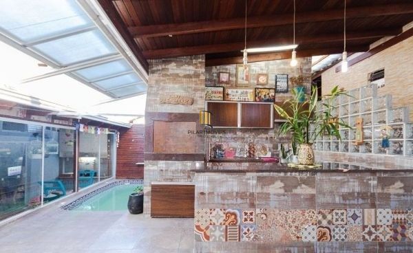 Casa no bairro Tristeza de 4 dormitórios e 4 vagas